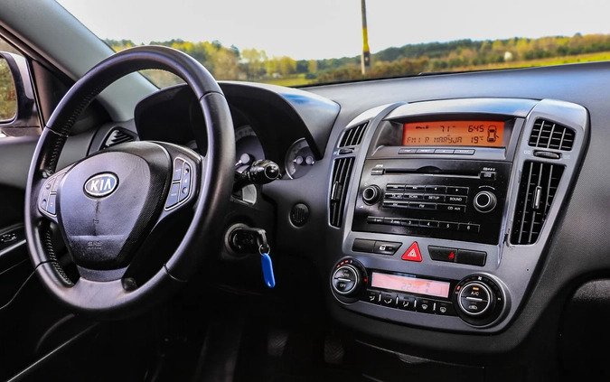 Kia Ceed cena 13900 przebieg: 214435, rok produkcji 2009 z Polanica-Zdrój małe 667